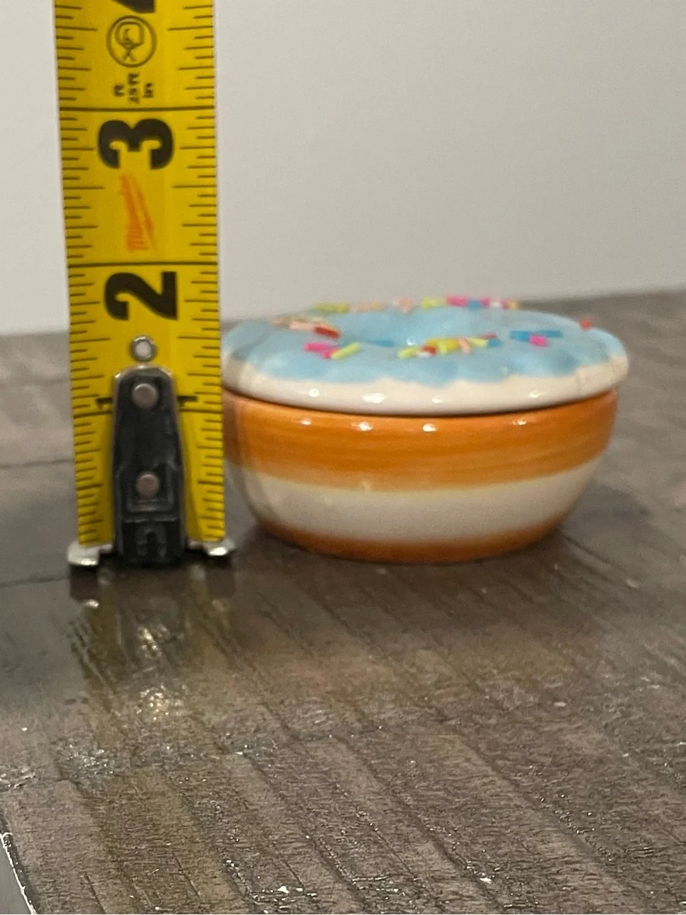 Ceramic Donut Pastry Shape trinket dishes - set of 6. Sprinkle frosting details!